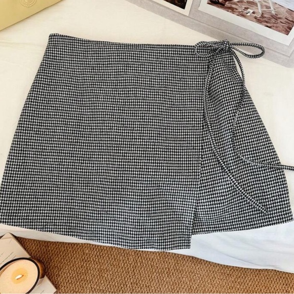 Black and White Houndstooth Wrap Skort - Picture 1 of 2